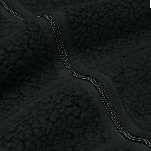 NWT Aritzia TNA Bigfoot Polar Everest Vest in Black - Picture 5 of 12